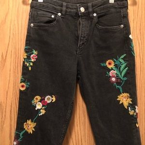 🔥H&M floral embroidered jeans